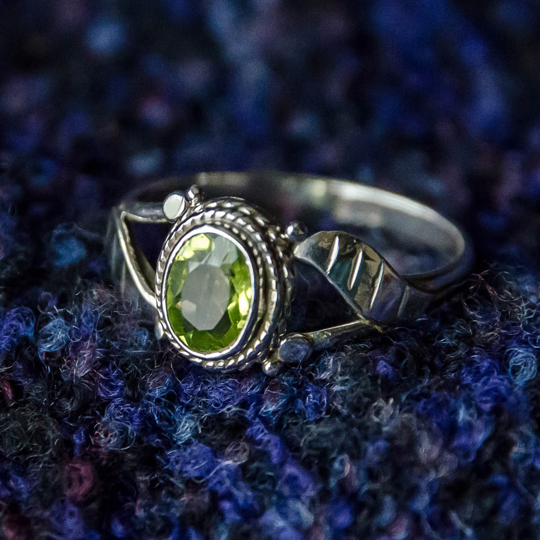 Simple Leaf Ring - Silver - Green Peridot