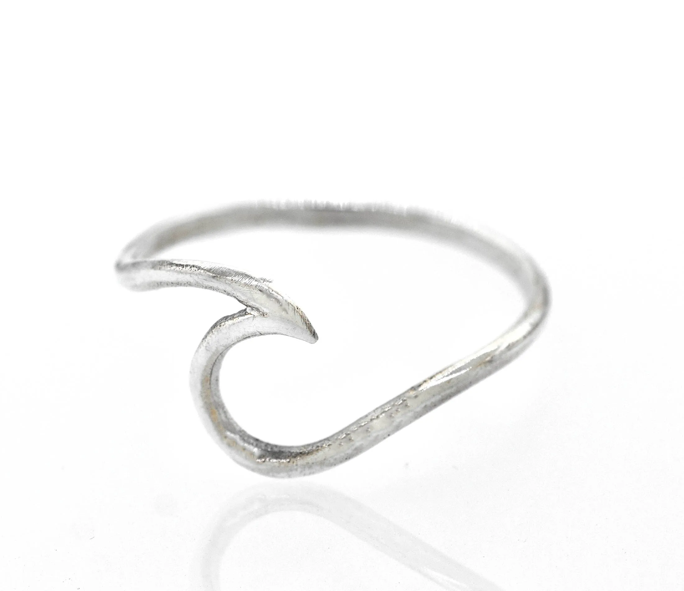 Smooth Crashing Wire Wave Ring