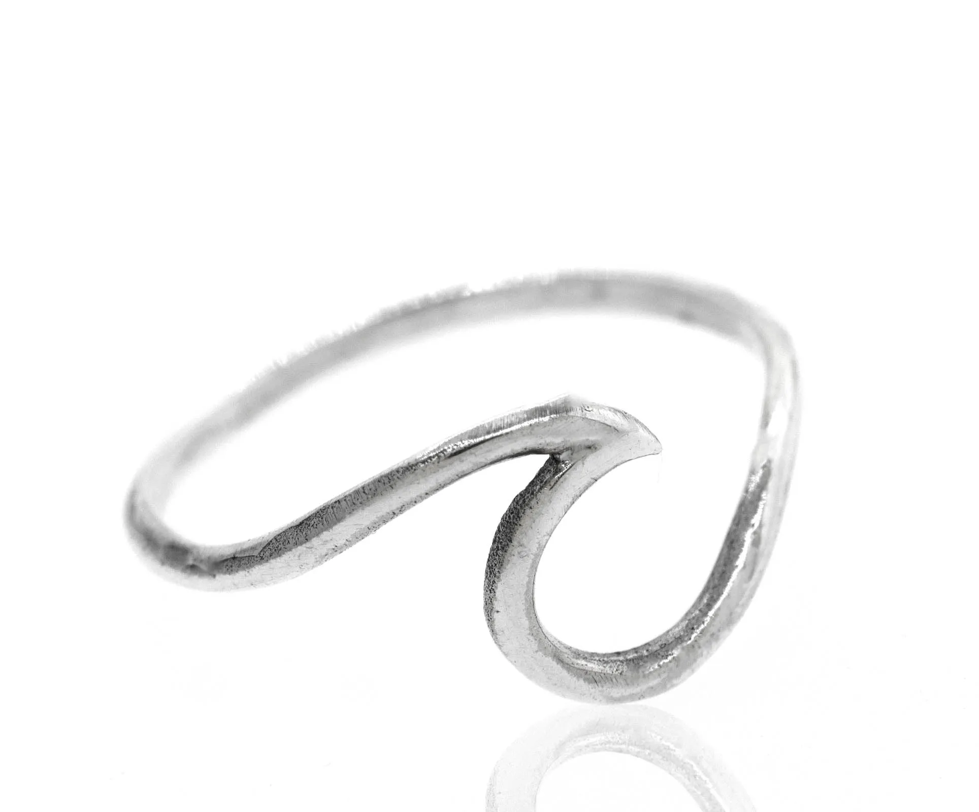 Smooth Crashing Wire Wave Ring